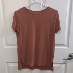 RUST COLORED TEE